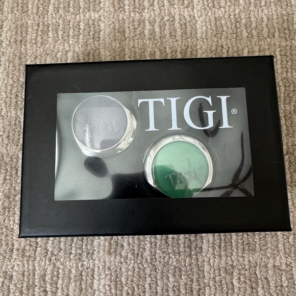 NEW TIGI Eyeshadow Duo - Purple & Green - Picture 2 of 6